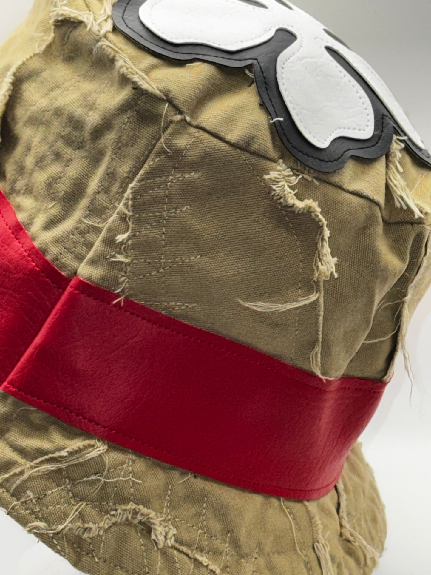 One Wilde Piece (Tan & Red)