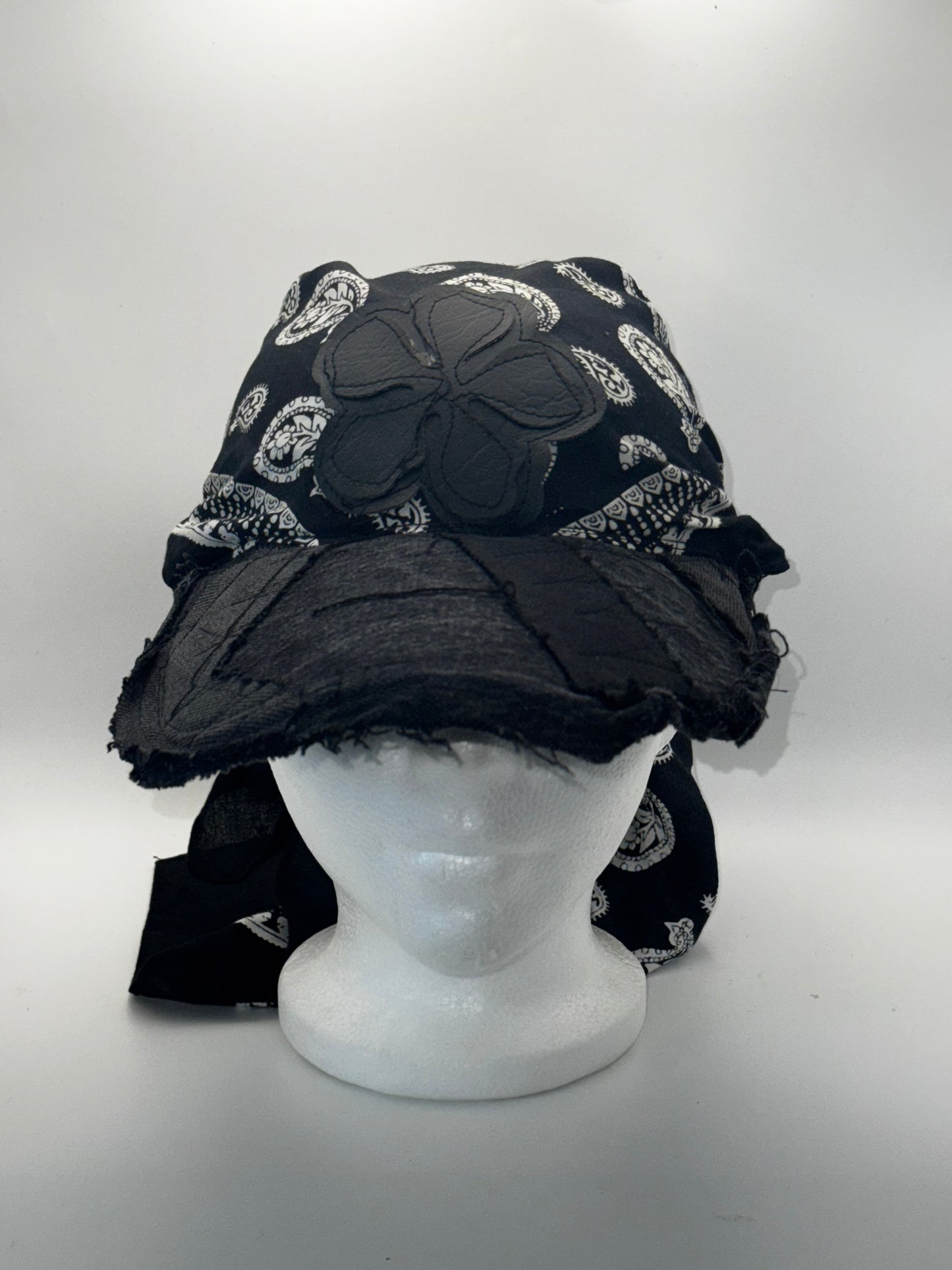 Wilde Satin Flow-Cap (Black)