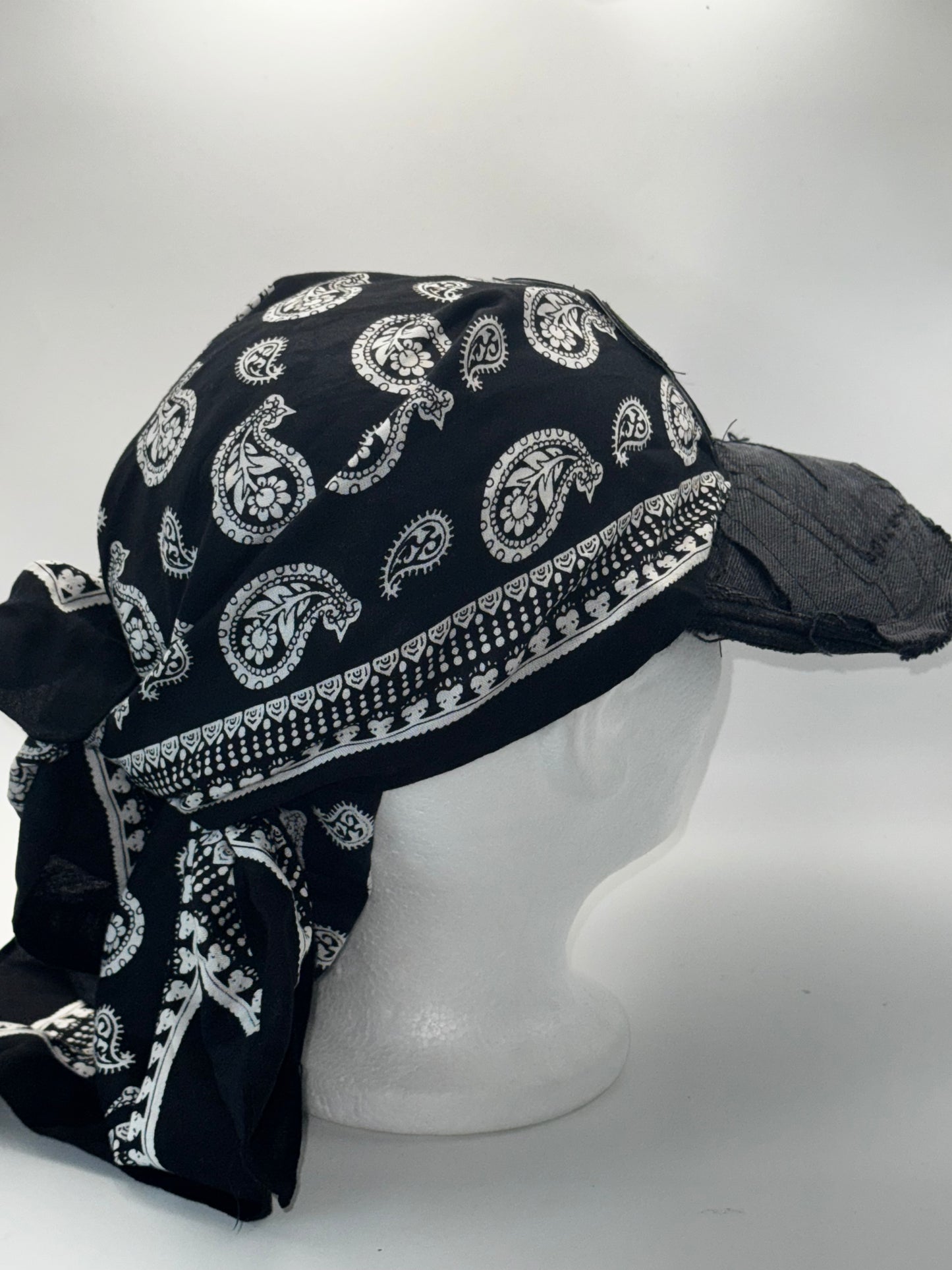 Wilde Satin Flow-Cap (Black)
