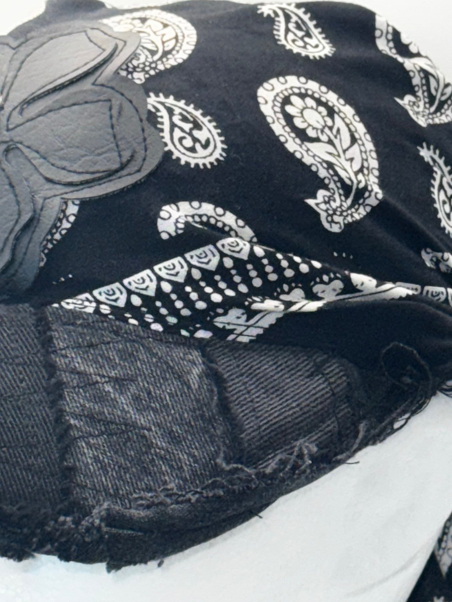Wilde Satin Flow-Cap (Black)