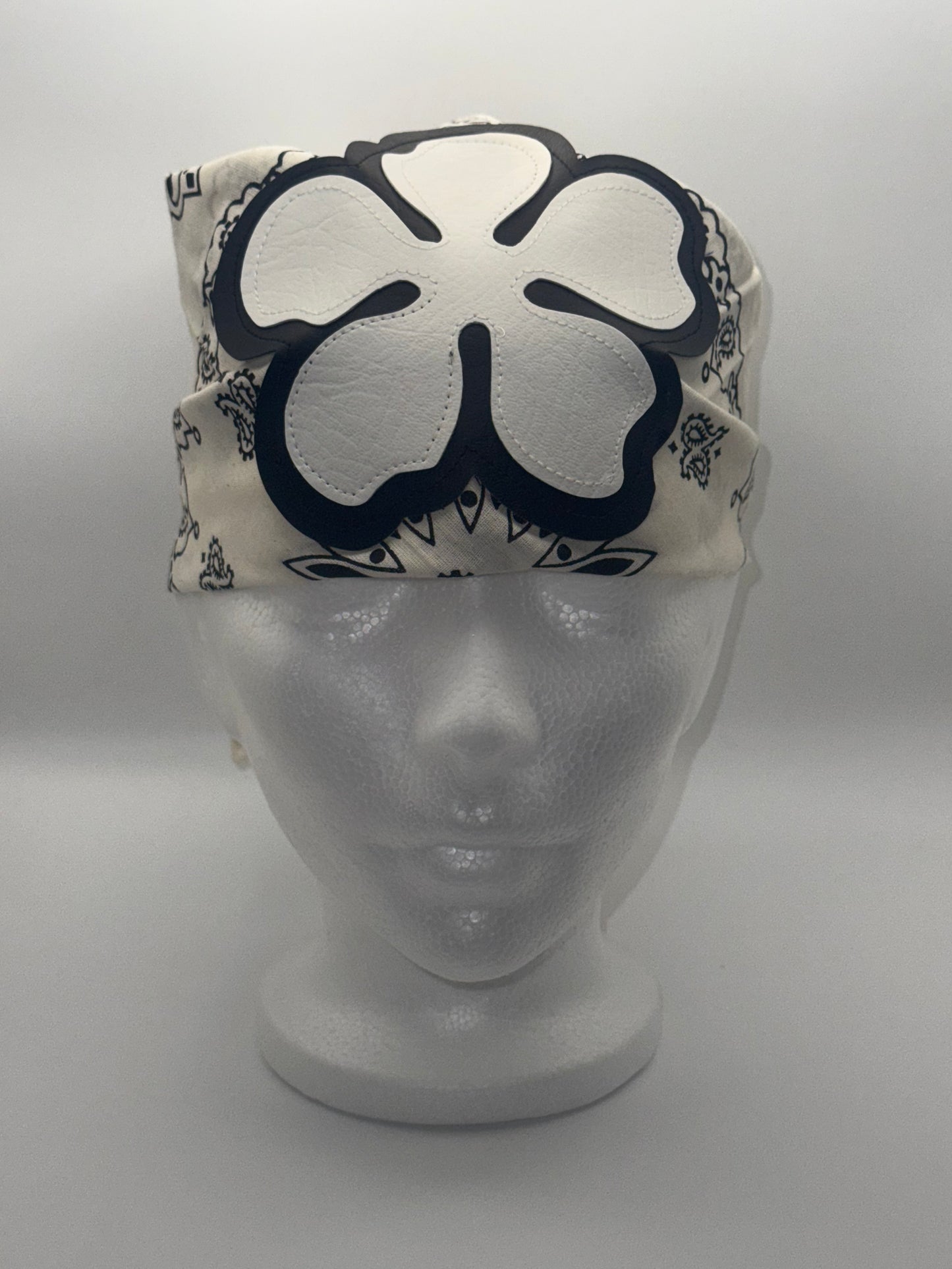 Wilde Bandana (White & Black)