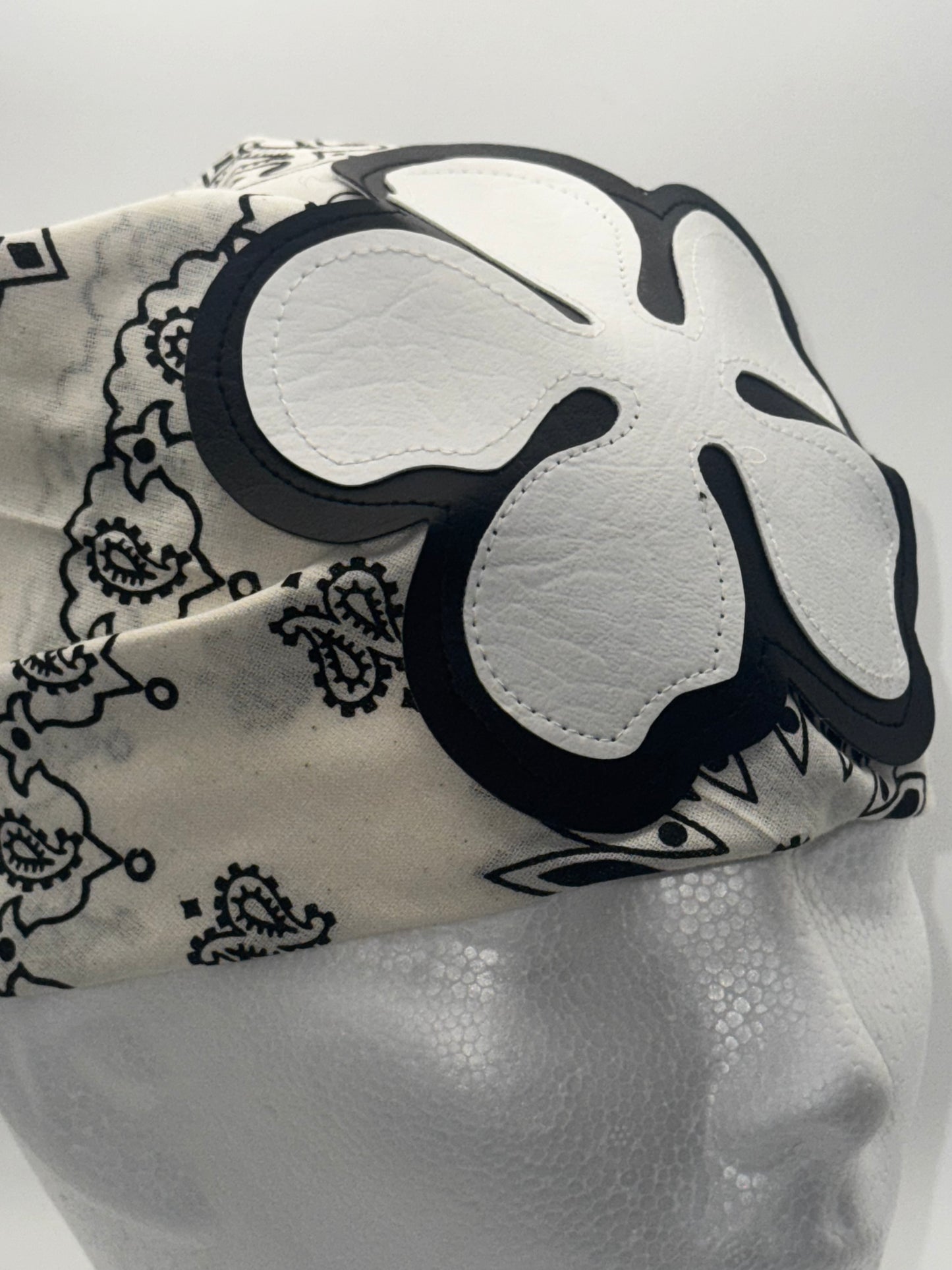 Wilde Bandana (White & Black)