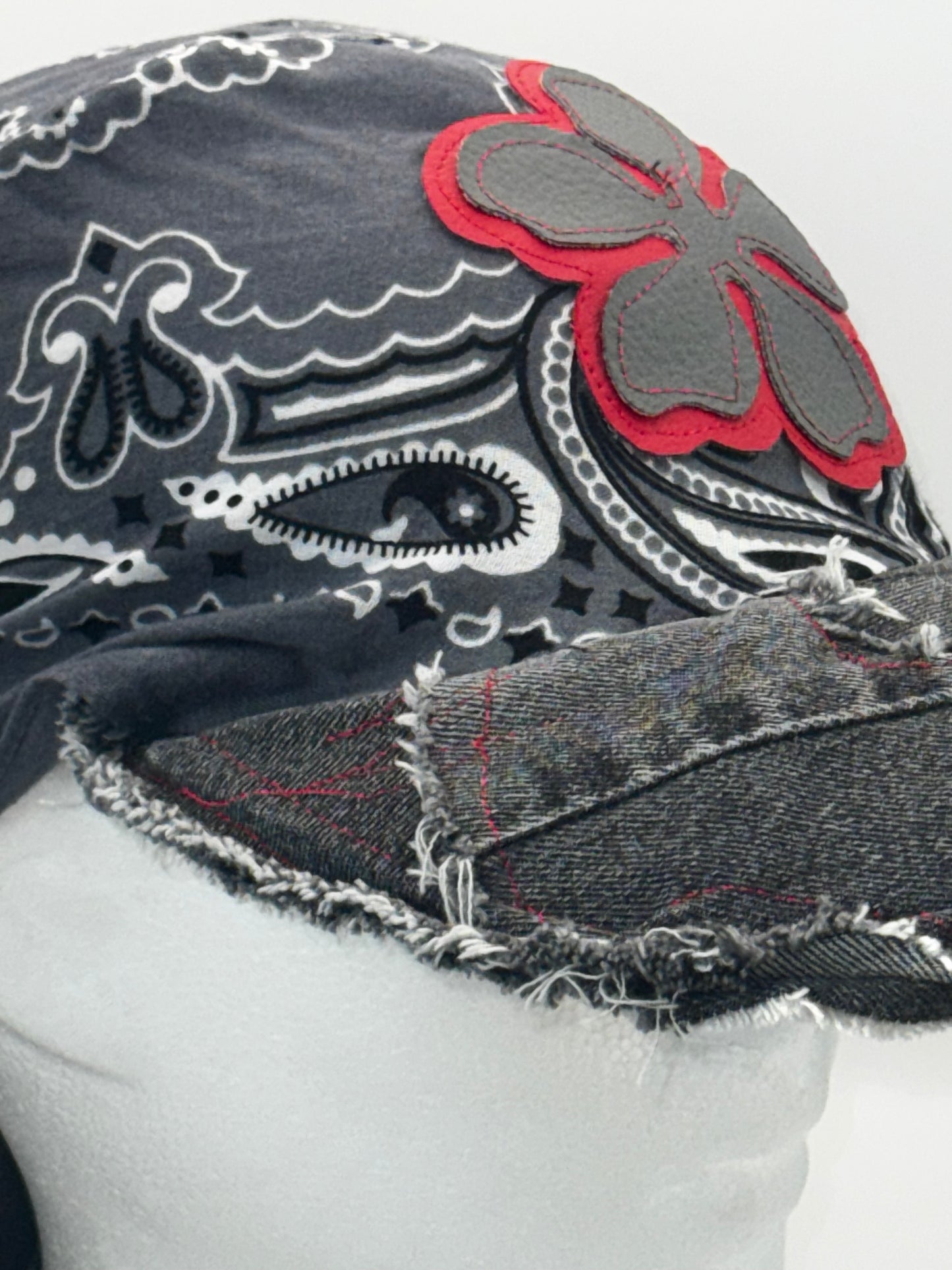 Wilde Flow-Cap (Grey & Red)