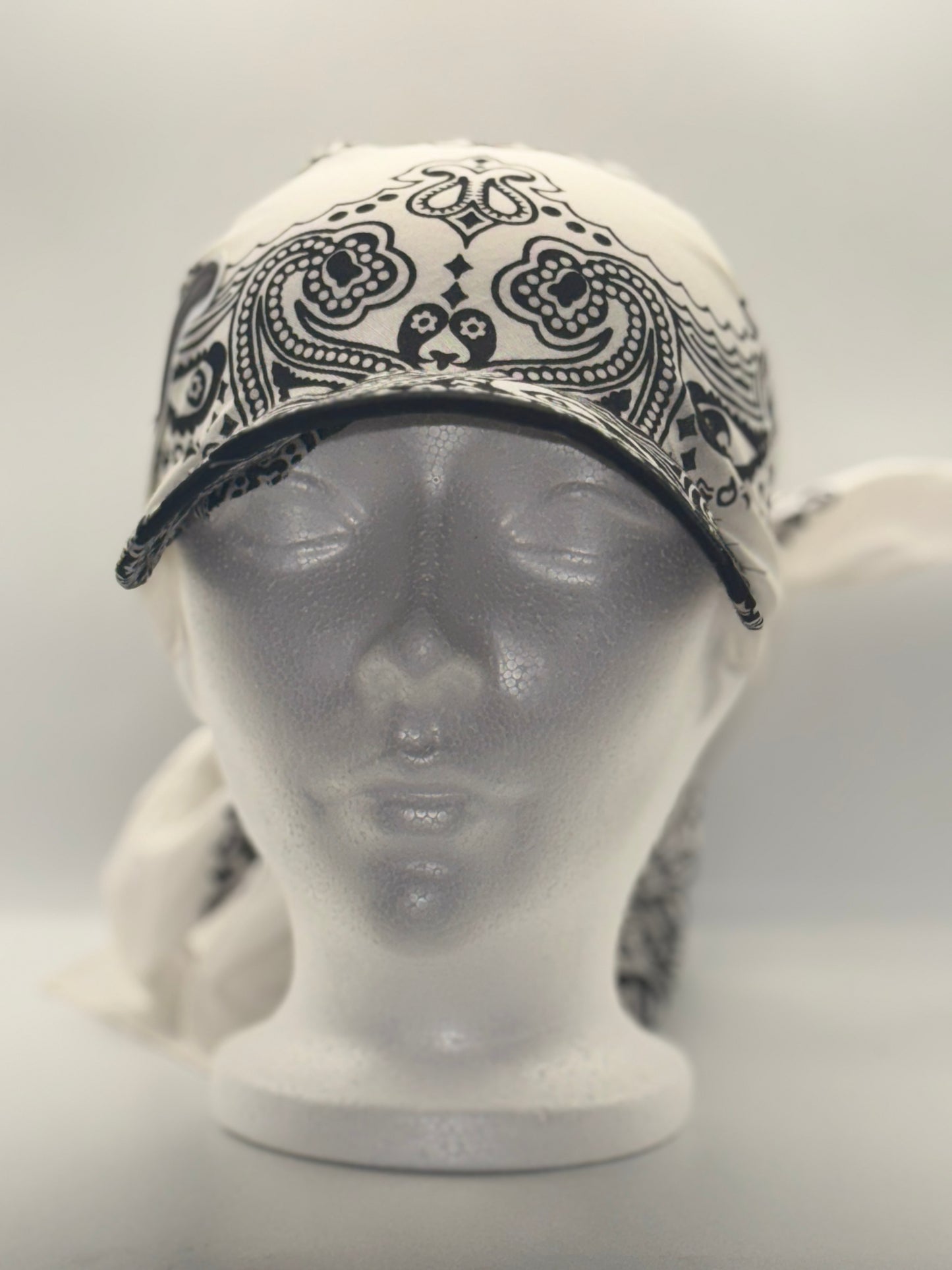 Wilde Flow-Cap ( White & Black )