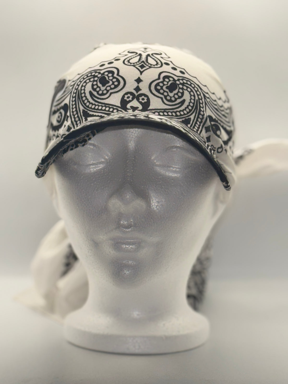 Wilde Flow-Cap ( White &amp; Black )